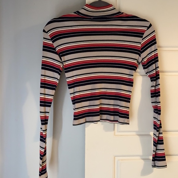 Brandy Melville ripped mock neck long sleeve - Picture 3 of 4